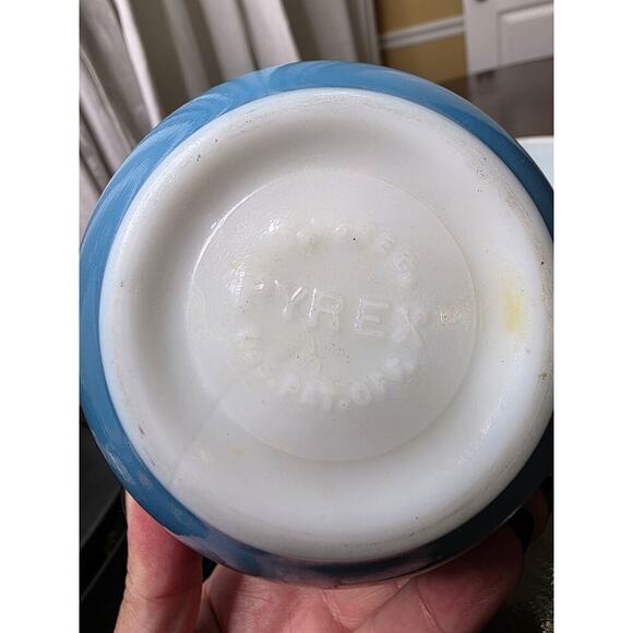 2 Vintage Pyrex 401 Blue 1 1/2 Pint Nesting Ovenware Bowls USA - Picture 5 of 16